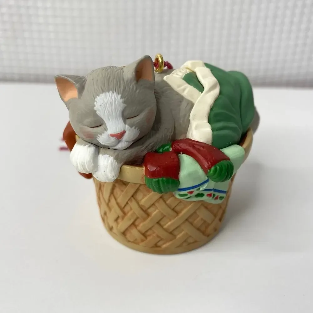 Hallmark Ornament 1998 Cat Naps 5th Final Series Sleeping Kitten Pet Parent Gift